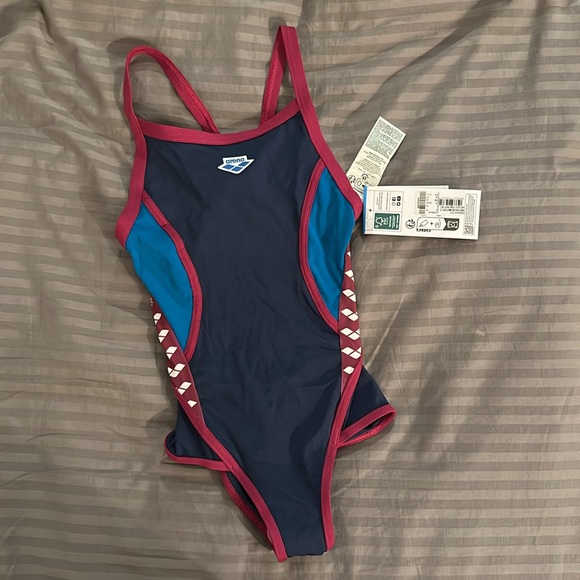 NWT Arena swimsuit for older girls or smaller adults - Picture 1 of 6